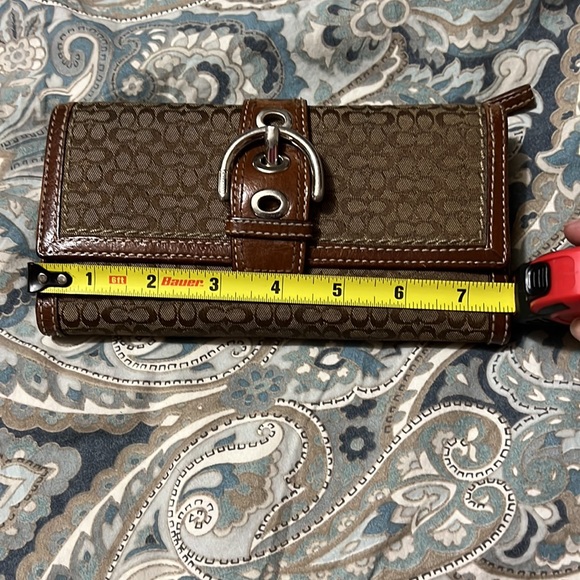 GUC vintage brown buckle Coach wallet - Picture 11 of 12